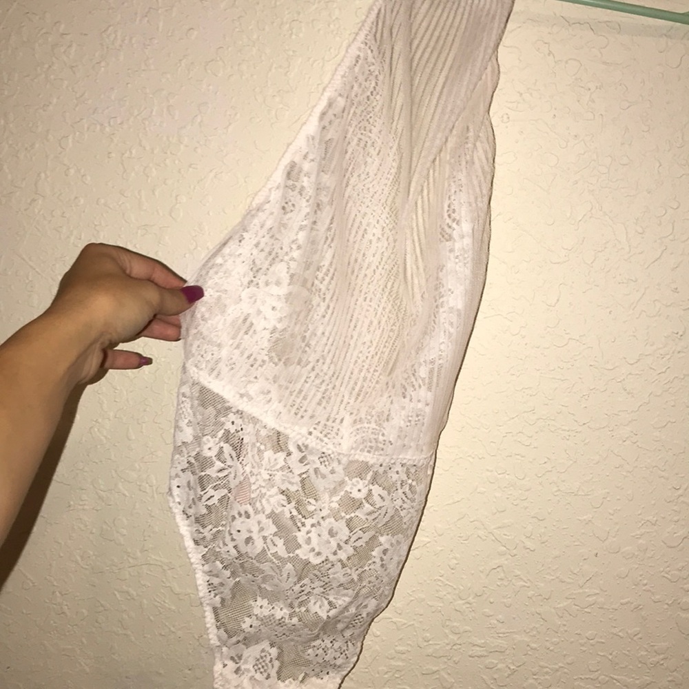 Lingerie - Picture 3 of 4